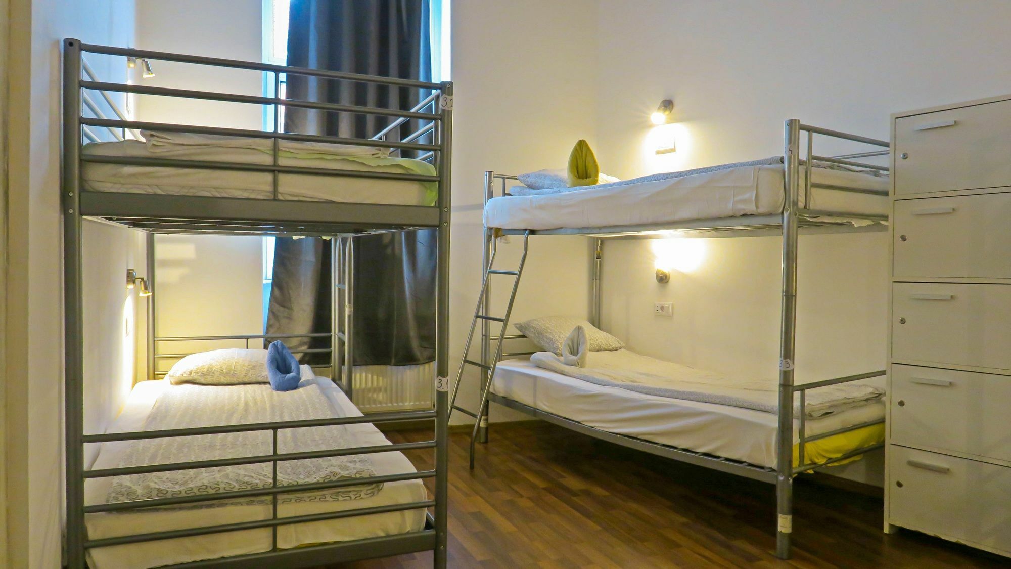 The Evil Clown Hostel Braşov Eksteriør bilde