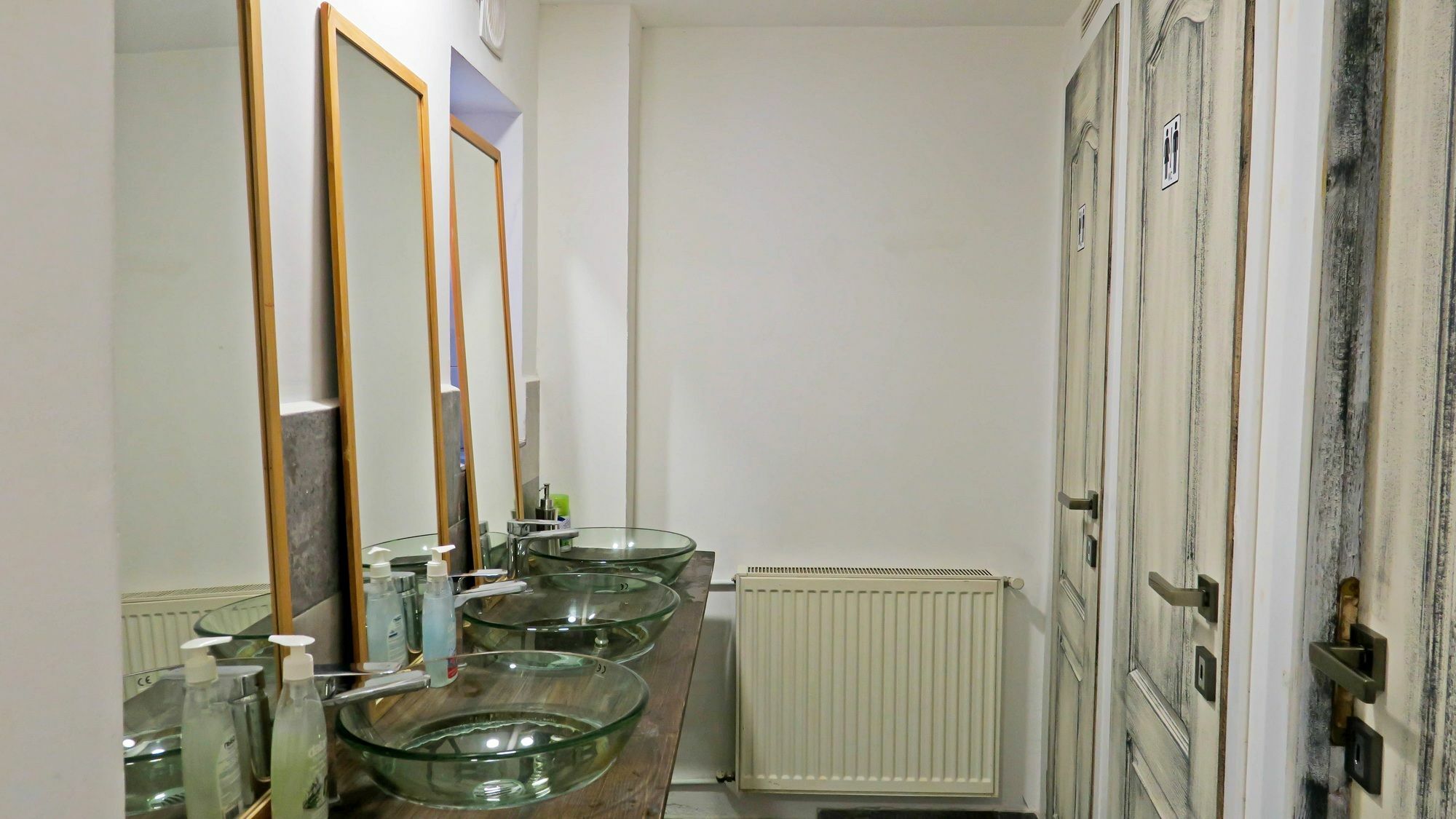 The Evil Clown Hostel Braşov Eksteriør bilde